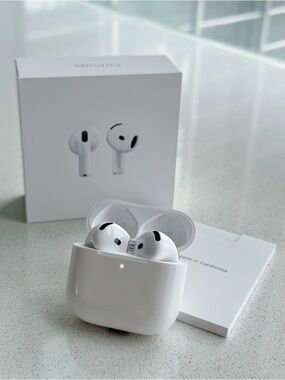 Apple AirPods Wireless Earbuds - White